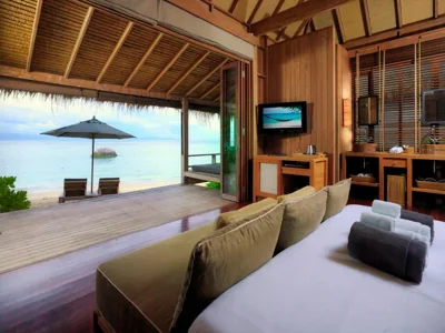 Castaway Beach Villa — Haadtien Beach Resort
